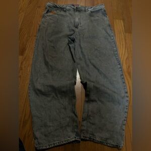 Grey and whiteish empyres.